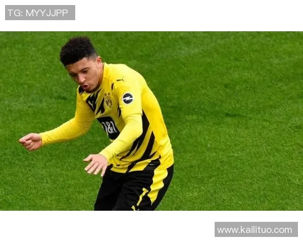 模仿足球巨星带球技巧提升训练方法助你成为球场闪耀新星